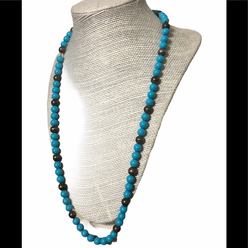 Korean Beaded Necklace - Picture 2 of 4